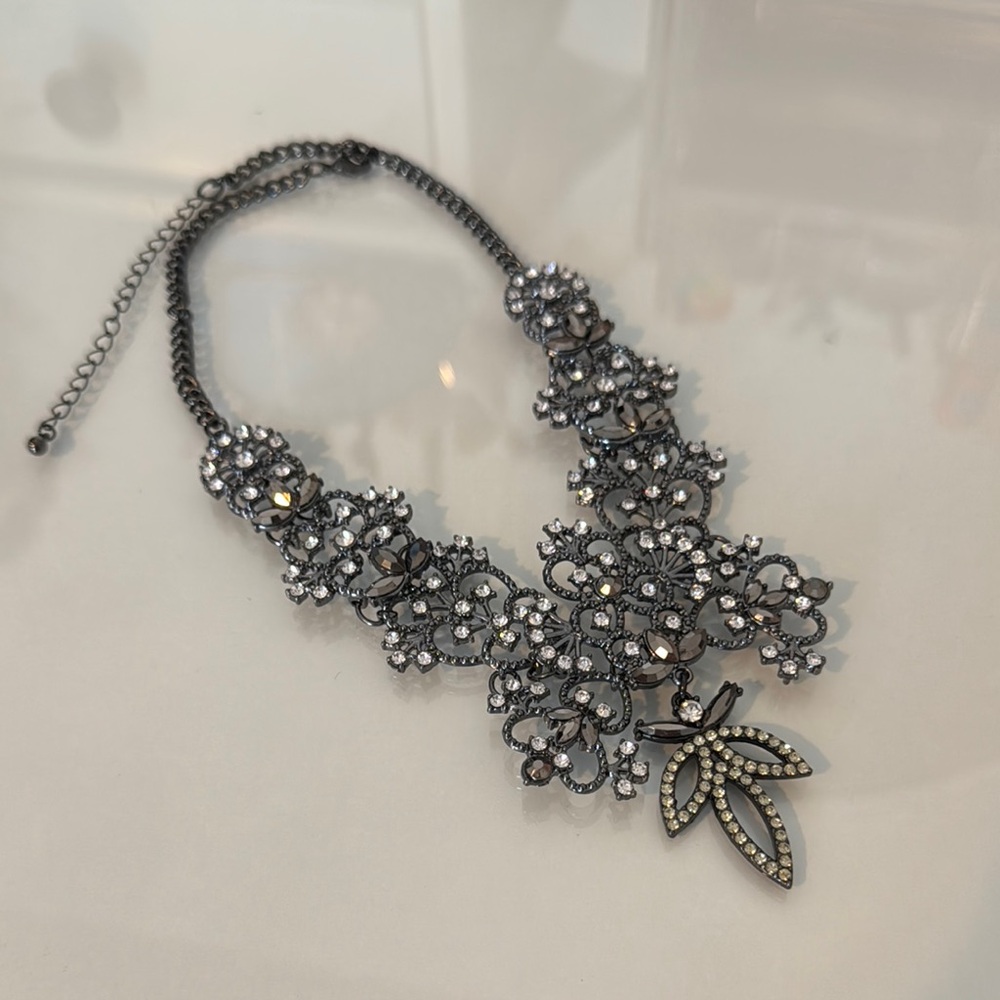 Elegant Silver Floral Necklace